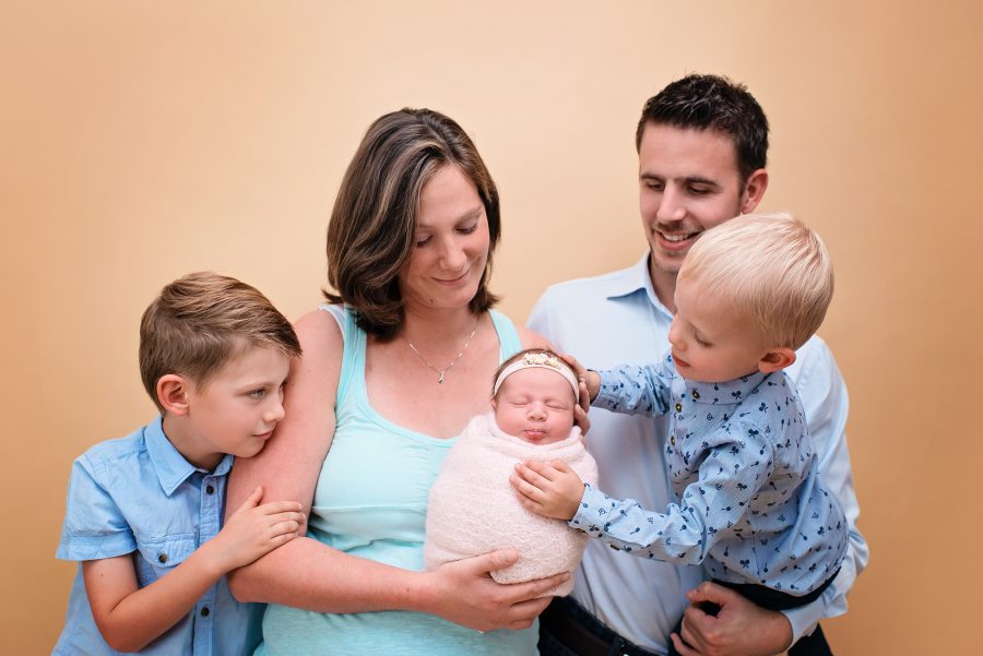 Nouveauné, Séance photo bébé, Photographe nouveau né, Photographe Liège, Studio bébé Liège, Photo Famille Liège, Studio Esneux, Petite Snorkys, Nouveau-né, Grand Frère