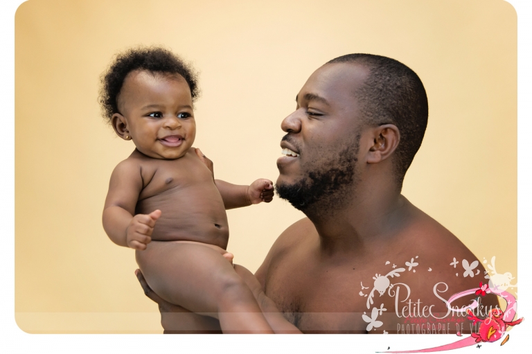 Bebe Une Jolie Famille Au Studio Petite Fille De 5 Mois Petite Snorkys Photography Liege
