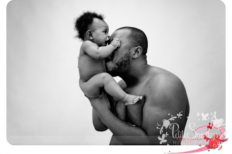Bebe Une Jolie Famille Au Studio Petite Fille De 5 Mois Petite Snorkys Photography Liege