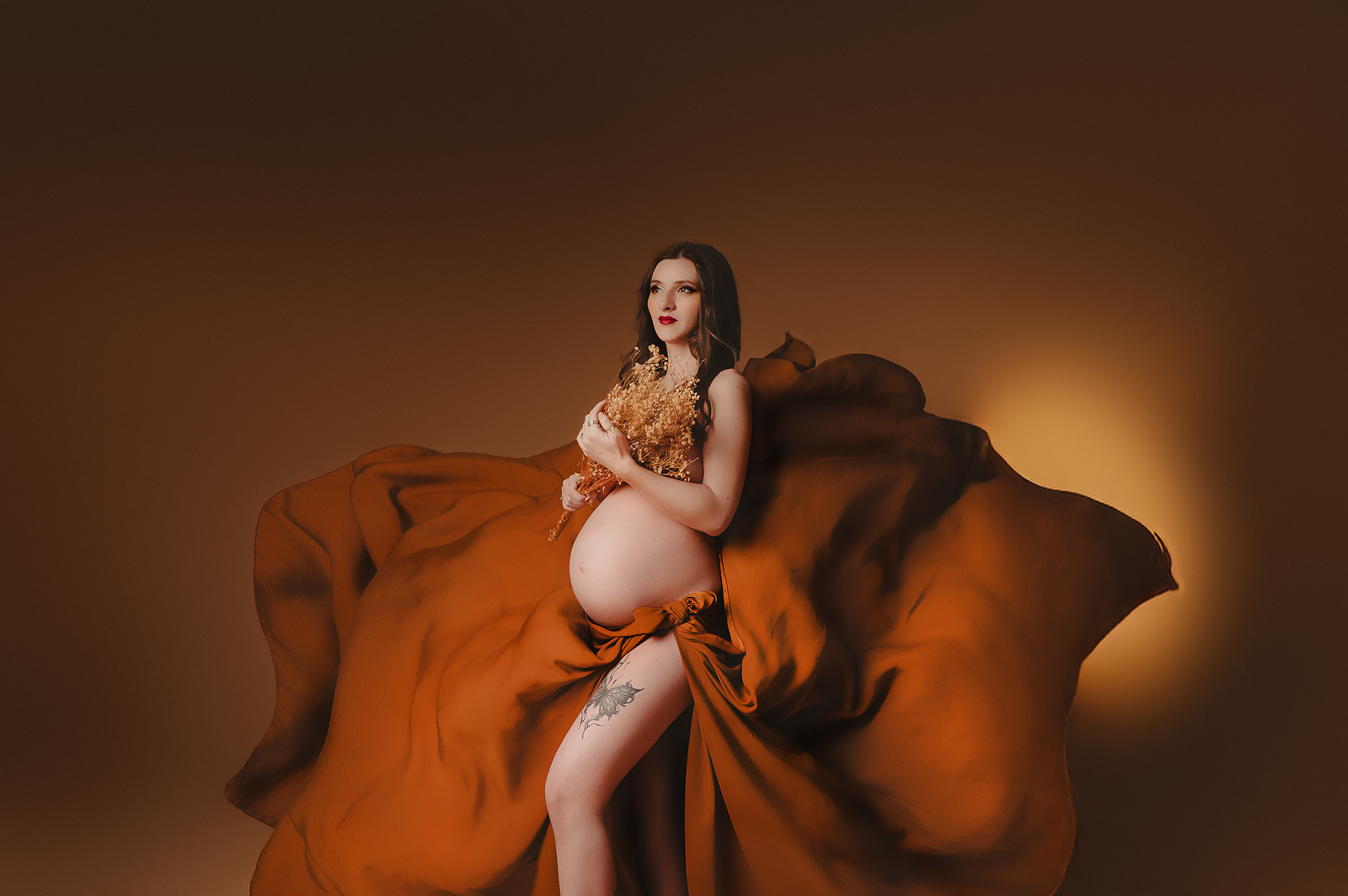 Grossesse, future maman 2026, enceinte, ma grossesse, shooting grossesse, Photographe Liège, futures mamans, séance photo maternité, Photographe Liège, Studio Photo grossesse, robe de grossesse, dressing haute couture, attendre un bébé, Petite Snorkys, Liège , Esneux, photographe Belgique