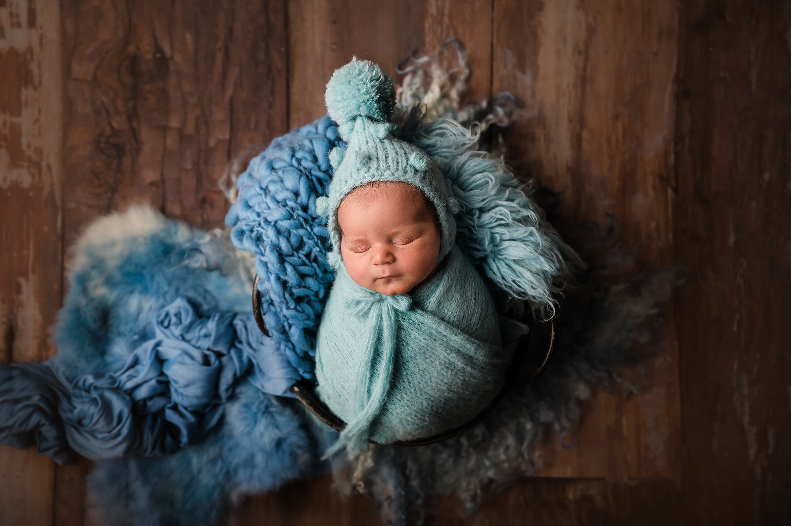 Studio Photo à Liège, photographe professionnelle en Belgique, Studio Photo Grossesse, photo maternité, photographe bébé, photographe naissance, photo de famille, Liège photo, Photographe Belge, Studio Photo Wallonie, nouveau-né, futures mamans