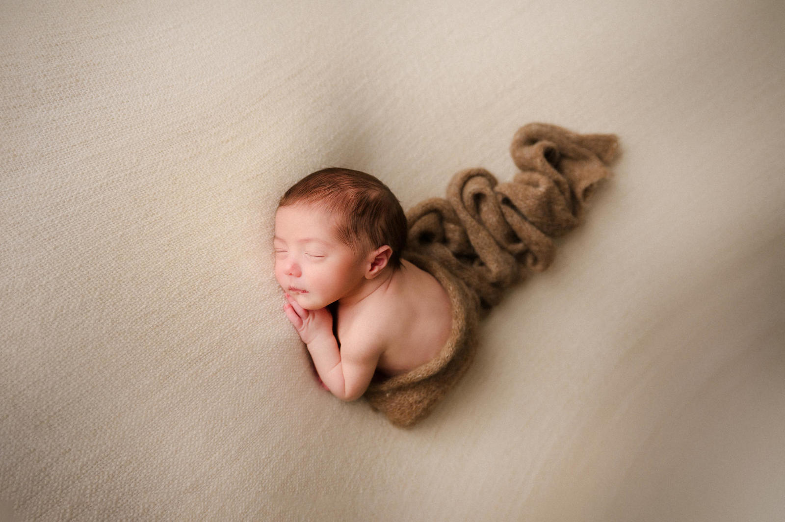 Nouveau-né, photographie de bébé, photographe naissance, photographe Liège, bébé, naissance, petits pieds, newborn photography, Jessica Thirion photographe, petite snorkys, Esneux, photographe Liège, Photoshoot, shooting bébé, bébé 2026