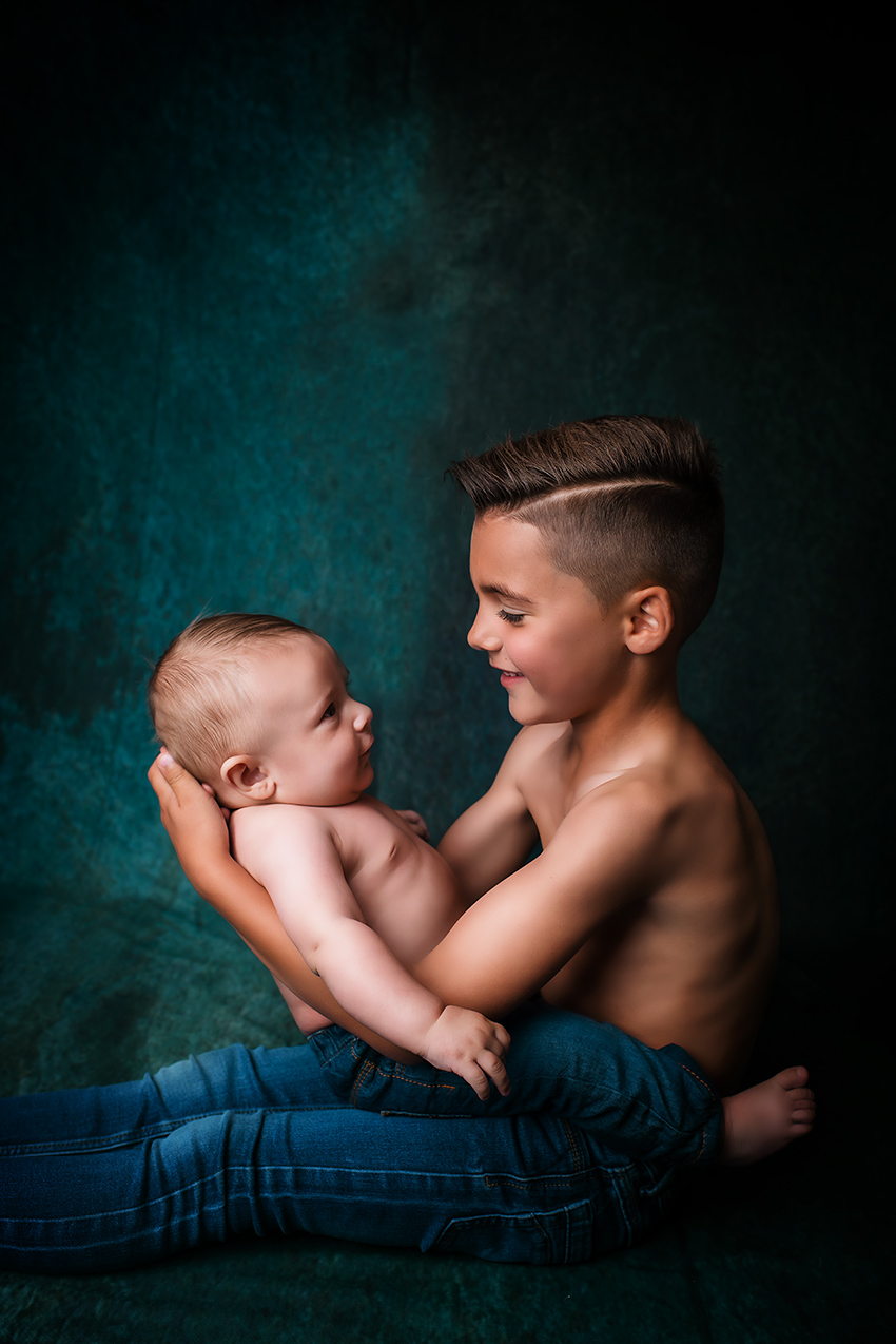 Portrait d'enfant, Portrait de famille Liège, Portrait studio Liège, Studio Photo Famille Liège, Studio Photo Belgique, Photographe Famille Wallonie, PHotographe Famille Enfant, Photographe Enfant Liège, Studio photo enfant, Shooting Famille Esneux, Shooting Grossesse, Shooting photo grossesse, maternité, Photo enfants, séance photo Famille nombreuse, studio grossesse Liege, photographe maternité, naissance, shooting future maman Liège, photographe Liège, shooting grossesse exterieur, Photographe grossesse Belgique, Photo femmes enceinte