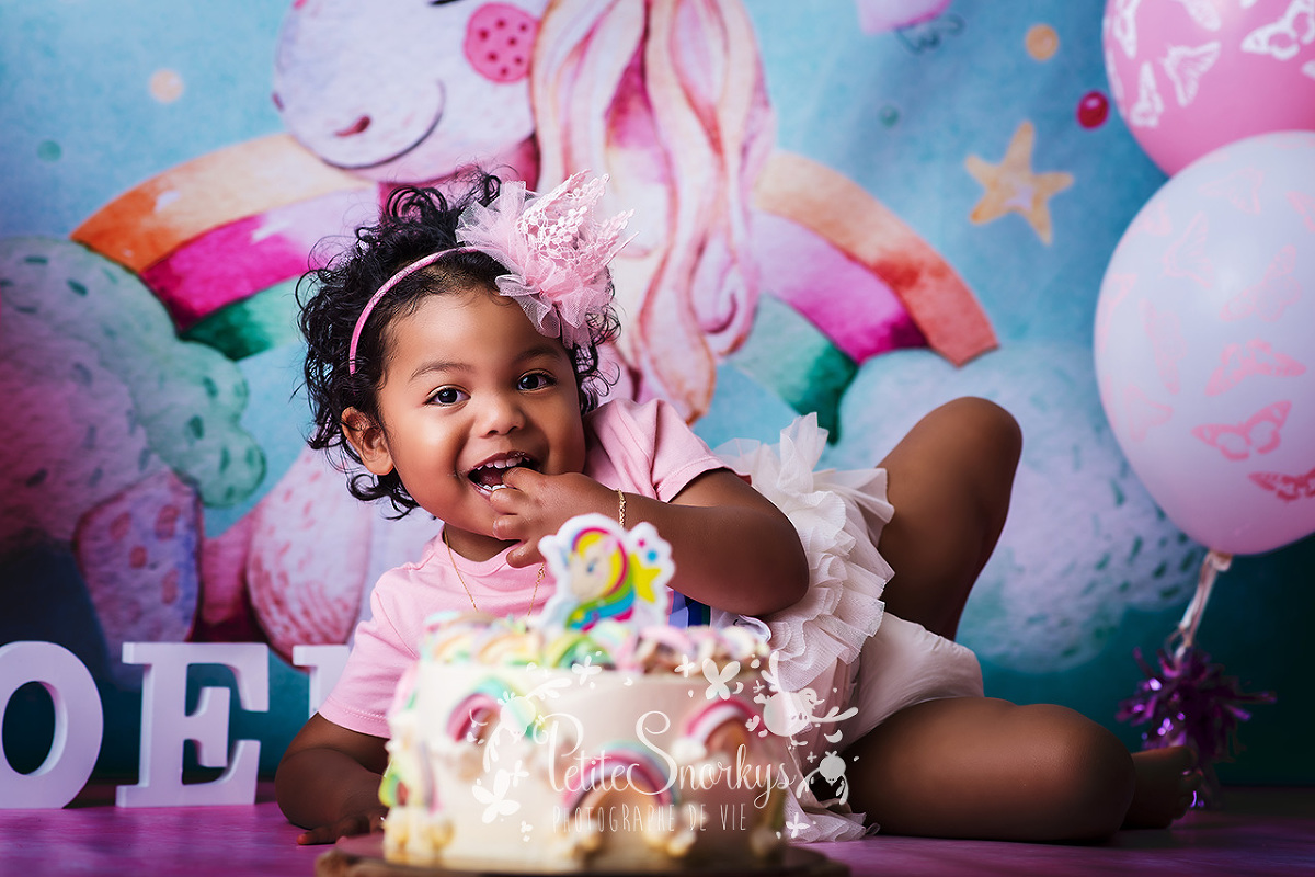 Smash cake, premier anniversaire, anniversaire, studio photo smash cake, séance anniversaire, 1 an, photographe enfant, photo famille, photo studio bébé, photographe anniversaire, Liege, petite snorkys