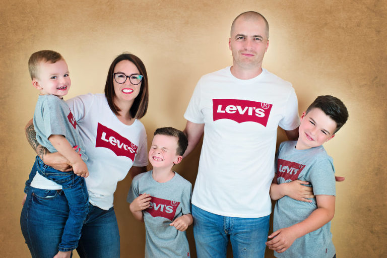 Portrait famille, Photographe Liège, Photo Famille studio, Studio Liege, Esneux, photographe de vie, photographhe enfants, Studio Photo Enfant, Petite Snorkys, Liège, Esneux, Studio Liège