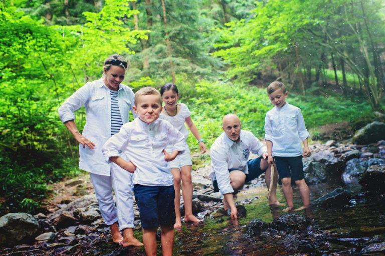 Reportage de vie, Photographe Lifestyle, Photo domicile Liege, Photographe Famille extérieure, Photographe Enfant Liège, Enfance, nature, Photo souvenir Liège, Ninglinspo, Portraits Famille