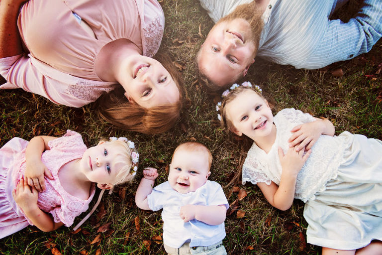 Famille, Château de Modave, Photographe Lifestyle, Province de Liège, Photo d'enfant, photographe bébé, photographe famille Liège, reportage photo extérieur, couché de soleil, photo naturelle, séance photo famille