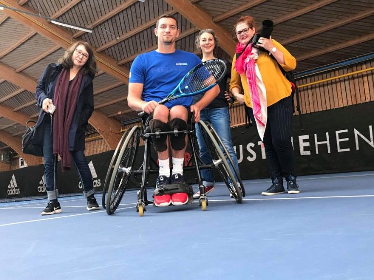 Japon, athlètes paralympique, Photographe Japon, Belgique, sport, projet awex, projet Japon, athlètes, tennis, Joachim Gérard, Christophe Hendricq, Gakuta Koike, Aymeric Parmentier, Sho Inaba, Lea Bayekula, Kota Shimizu, Barbara Minecci, Jun Hiromichi, Marc Ledoux, Miho Nijo, Toshihiko Oka, Belgium Wallonia, Oval Co design