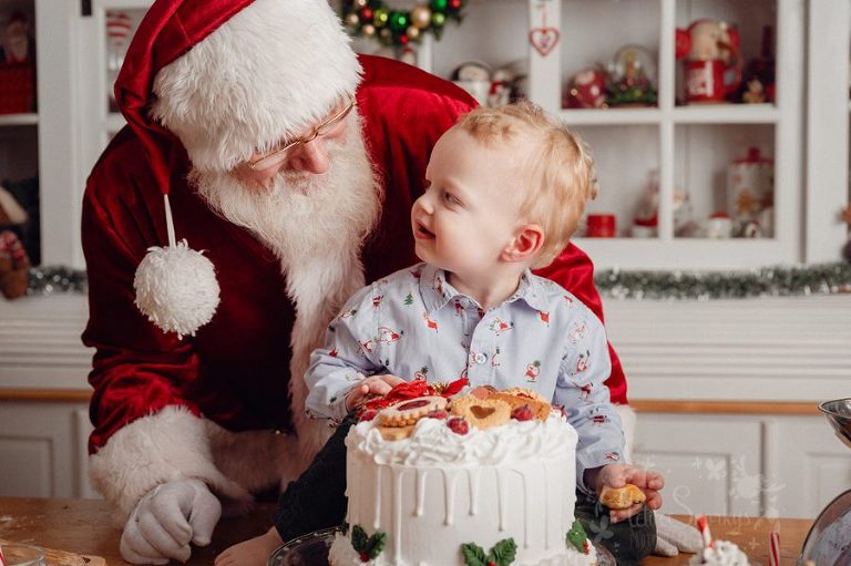 Petite Snorkys, mini session noel, christmas time, shooting Noël, Papa NoËl, studio NoËl, photo de noel, père noel, magie de noel, souvenirs de noel