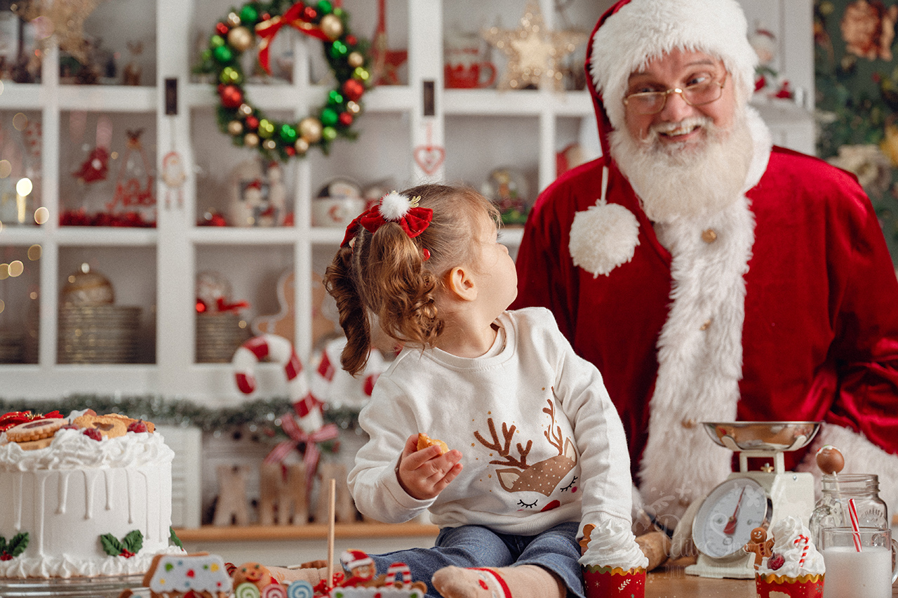 Petite Snorkys, mini session noel, christmas time, shooting Noël, Papa NoËl, studio NoËl, photo de noel, père noel, magie de noel, souvenirs de noel