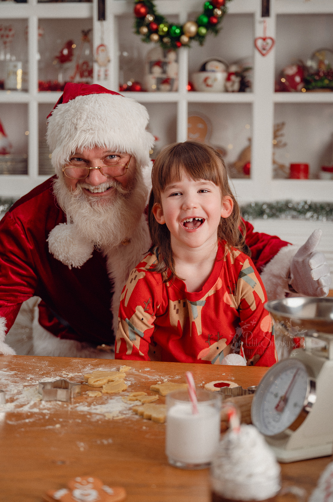 Petite Snorkys, mini session noel, christmas time, shooting Noël, Papa NoËl, studio NoËl, photo de noel, père noel, magie de noel, souvenirs de noel