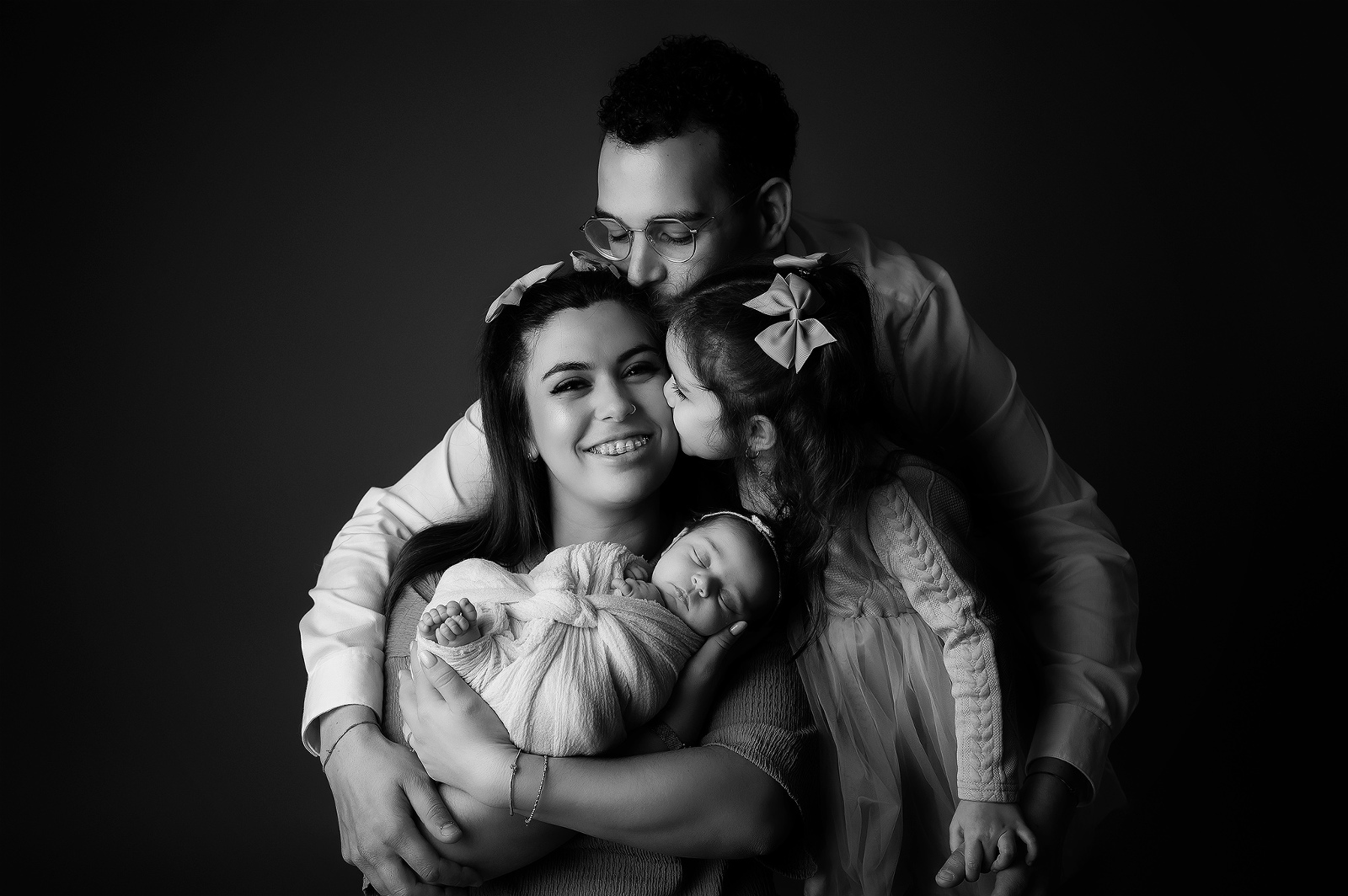 Studio Photo à Liège, photographe professionnelle en Belgique, Studio Photo Grossesse, photo maternité, photographe bébé, photographe naissance, photo de famille, Liège photo, Photographe Belge, Studio Photo Wallonie, nouveau-né, futures mamans, shooting nouveau-né, newborn photography, Studio Photo Pro, Portraits artistiques, Workshop, formation photo, Jessica Thirion